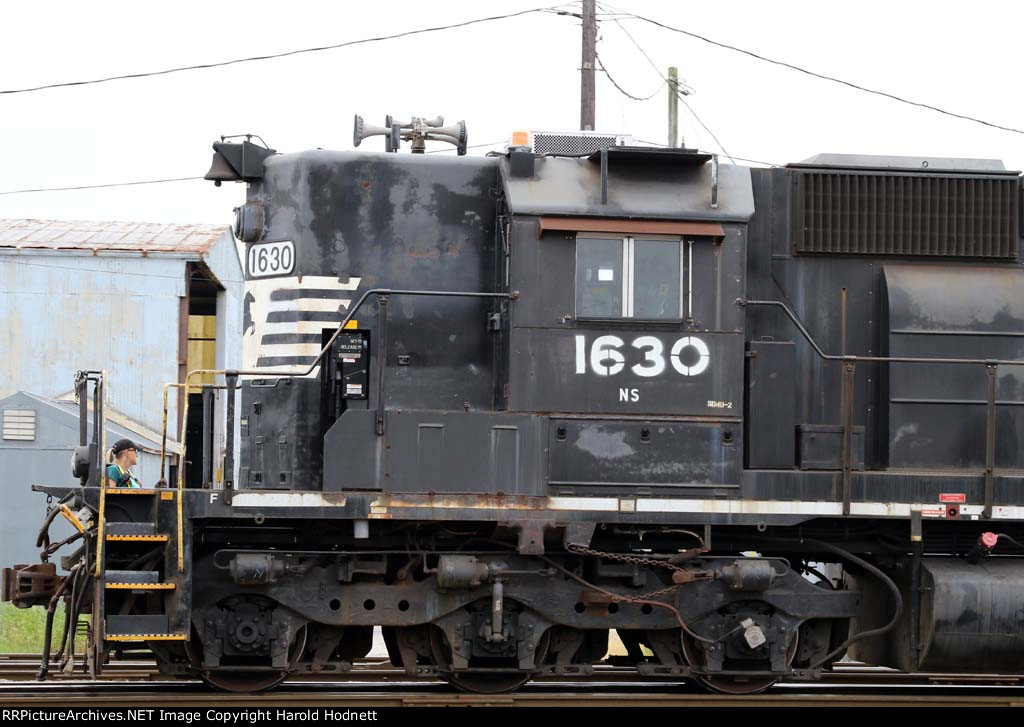 NS 1630 had its cab repaired and electric parking brake added
